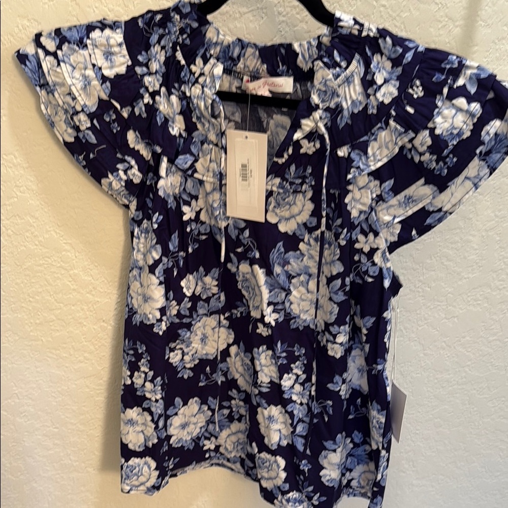 NWT Avara Blue and white blouse